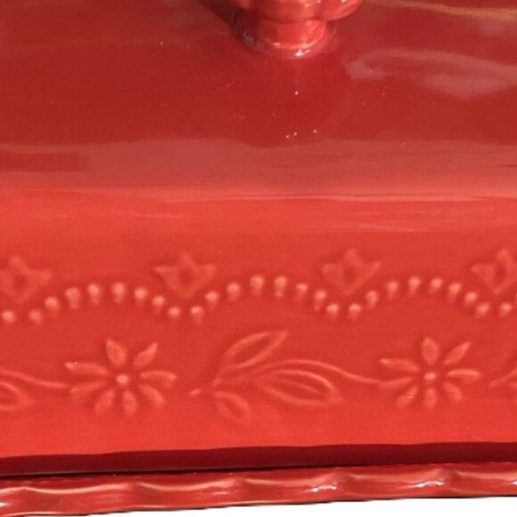 New Pioneer Woman Red Floral Embossed Stoneware Butter Dish With Lid Decor Funct - Picture 2 of 6